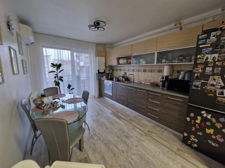 Apartament 3 camere, parcare, str Florilor Floresti Atelierul de Pizza - 1