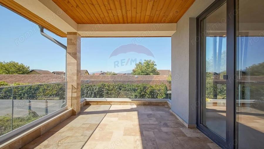 Casa / Vila cu 5 camere de vanzare - 1