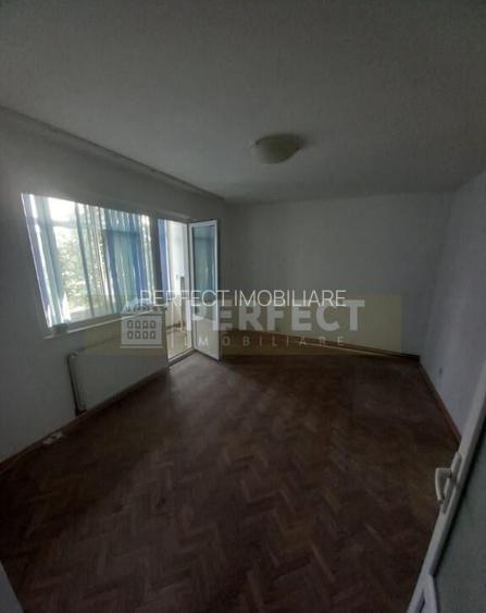 Ap.3 camere DECOMANDAT,Vest, etajul 4, Pret 72000 euro Ap.3 camere DECOMANDAT,Vest, etajul 4, Pret 72000 euro
