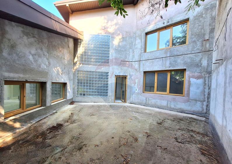 Casa / Vila la gri aproape gata sa devina acasa ! - 1