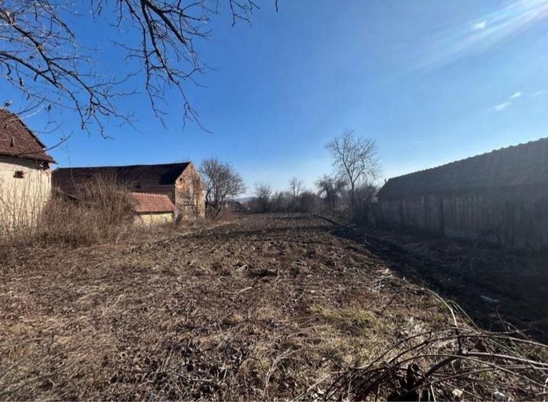 Vand teren intravilan localitatea Odvos - 1