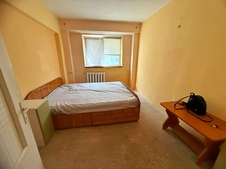 Apartament cu 4 camere decomandat în Central