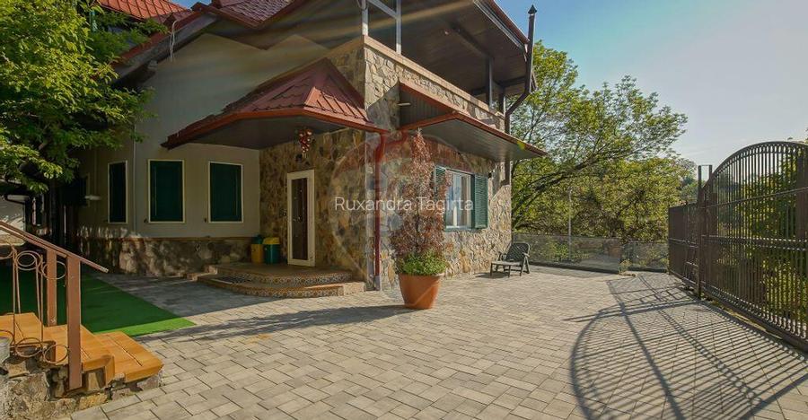 Raritate Schei:Apartament generos cu terasa, garaj, vede... Raritate Schei:Apartament generos cu terasa, garaj, vede...