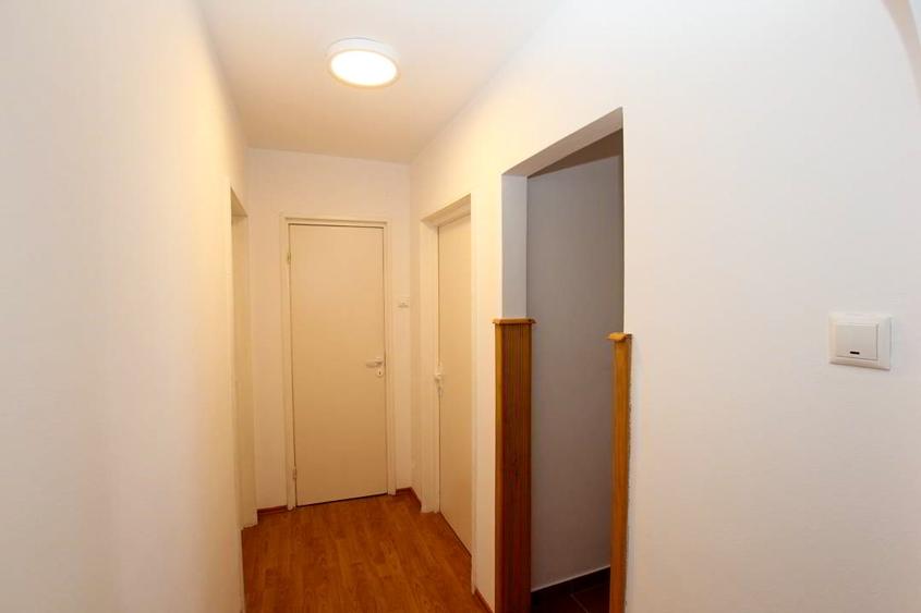 3 camere de inchiriat Al. Compozitorlilor 13 - 11