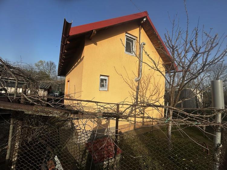 Proprietate 2 case (1noua cu mansarda)multiple anexe 2600 mp - 2