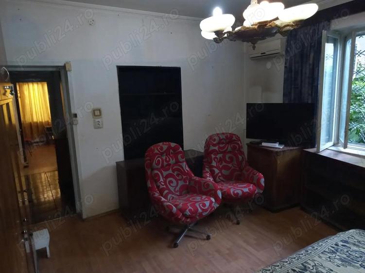 Imobil plus doua garaje, teren suprafata totala 927 mp, Blv. Castanilor, PLOIESTI, str. 13 Decembrie - 3