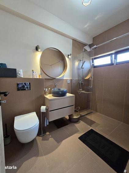 Casa cu piscina si garaj, 5 camere - 6