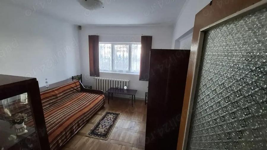 Apartament cu 4 camere decomandat în Gară