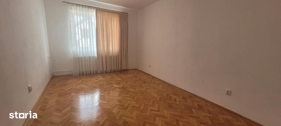 Casă cu 4 camere cu Teren 250 Mp în Valea Aurie