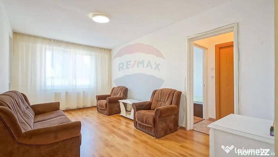 Apartament cu 3 camere semidecomandat în Astra