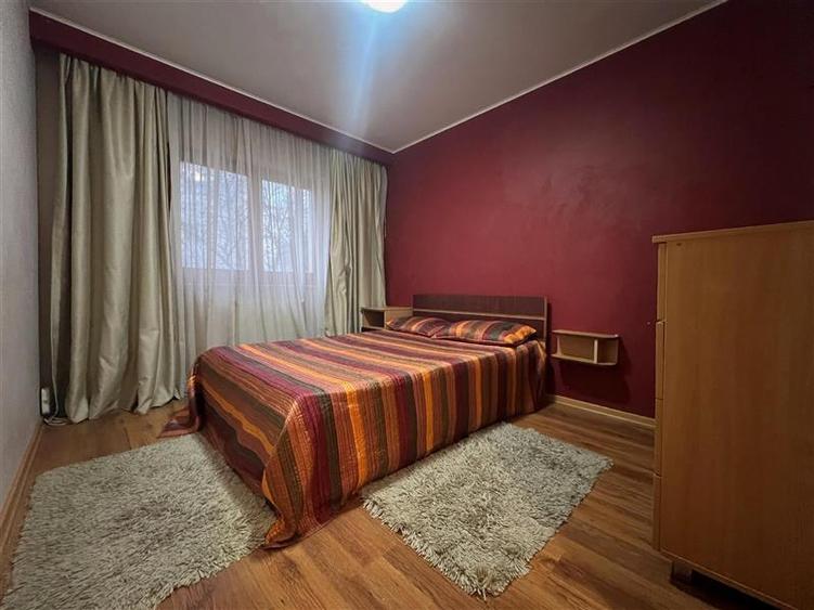 Apartament cu 3 camere decomandat, mobilat în Nicolina