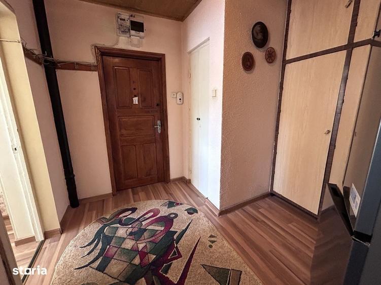 Apartament cu 3 camere semidecomandat în Central