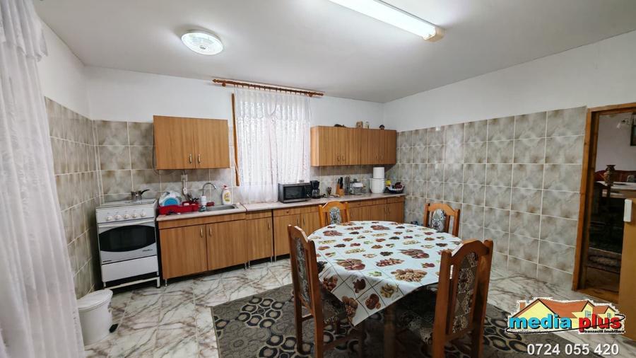 Casă individuală cu 4 camere cu Teren 2422 Mp în Foltești