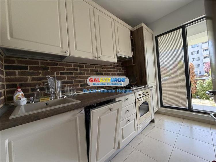 Apartament cu 3 camere semidecomandat, mobilat în Băneasa