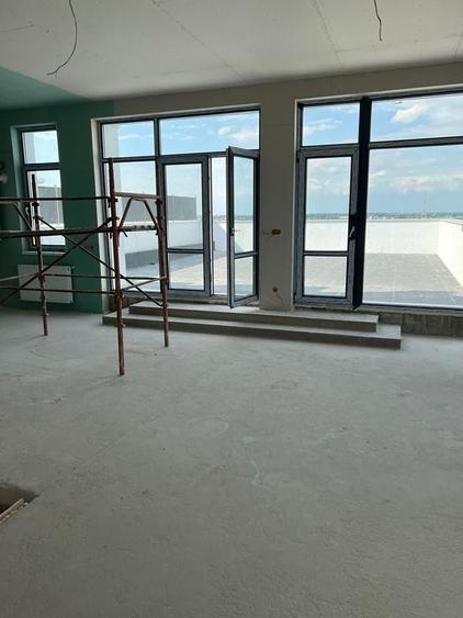 Penthouse cu 4 camere decomandat în Theodor Pallady