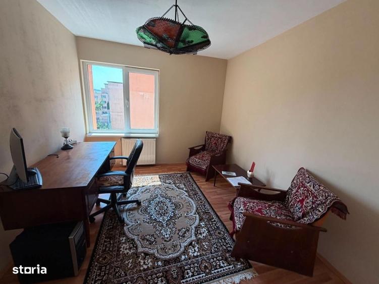 Apartament cu 4 camere decomandat în Central