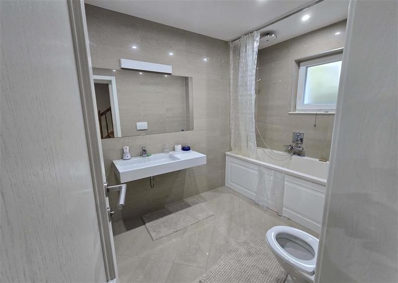 Casă individuală cu 5 camere cu Teren 1000 Mp în Sfântu Ilie