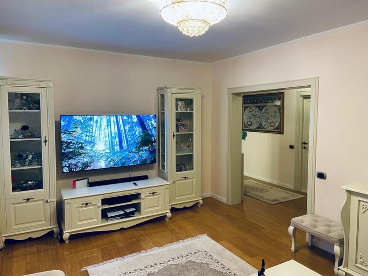 Apartament cu 3 camere decomandat, mobilat în Faleza Nord