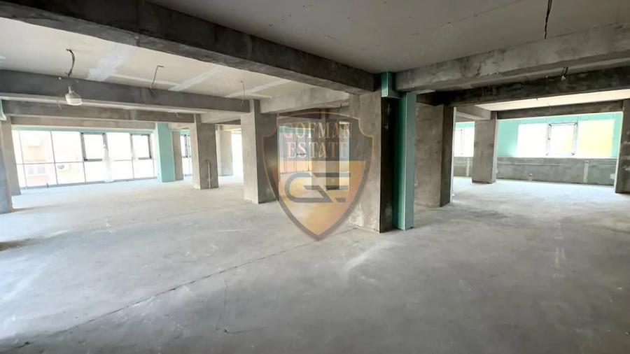 Spațiu comercial, de 920 mp, în Boema