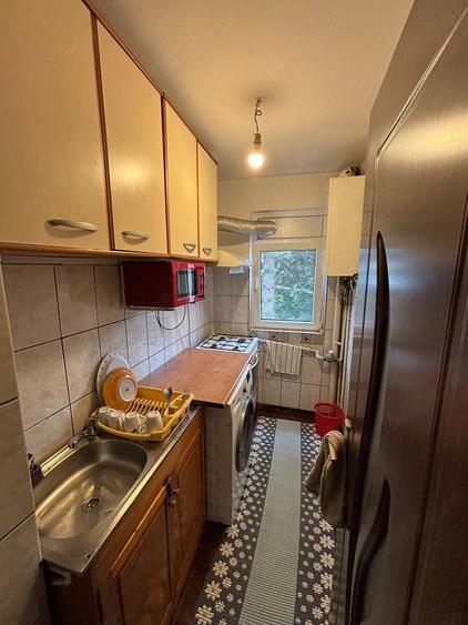Apartament cu 3 camere nedecomandat în Ungureni