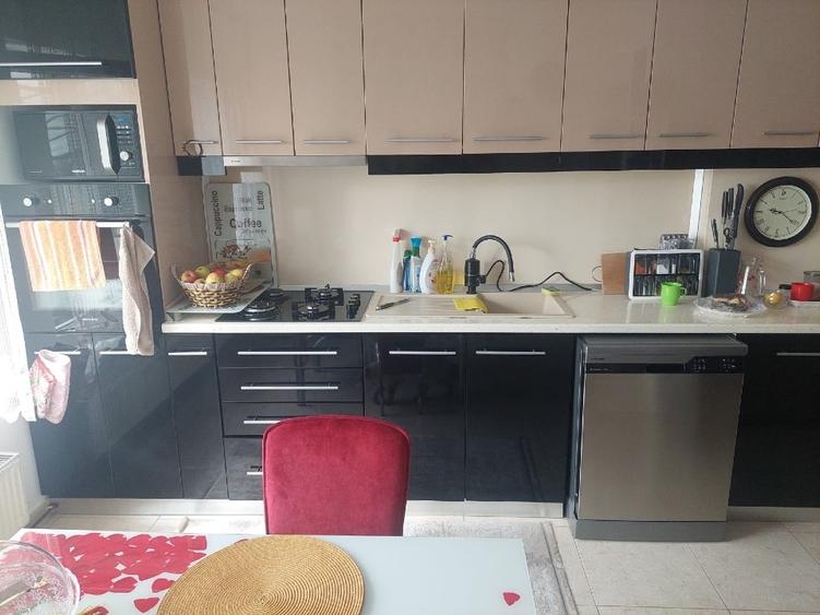Duplex cu 5 camere cu Canalizare în Crăciunești