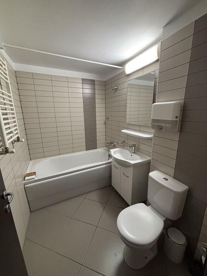 Apartament cu 3 camere decomandat în Obor