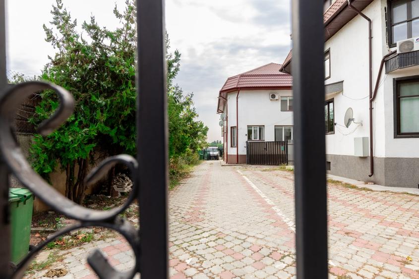 Duplex cu 12 camere cu Canalizare în Băneasa
