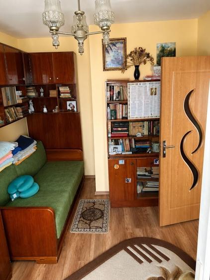 Apartament cu 4 camere decomandat în Central