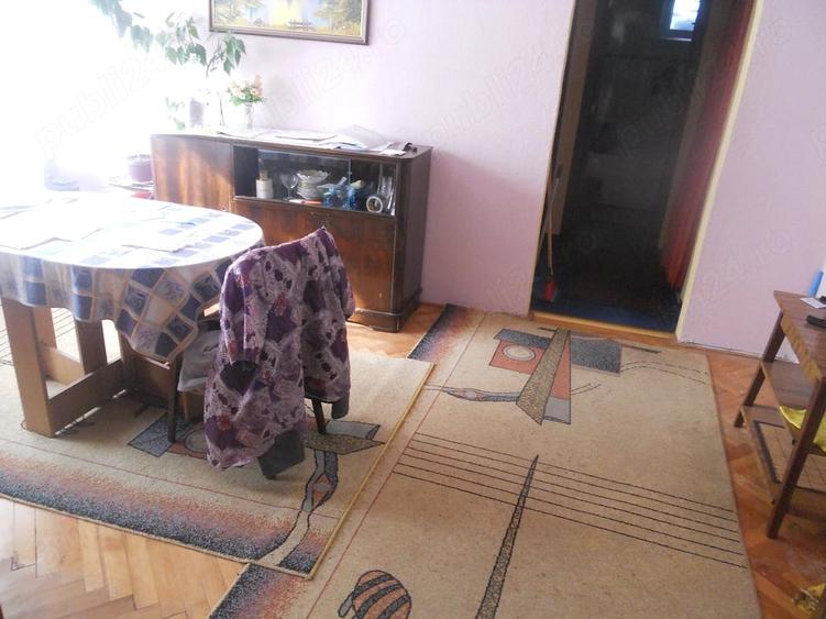 Apartament cu 3 camere semidecomandat în Precista