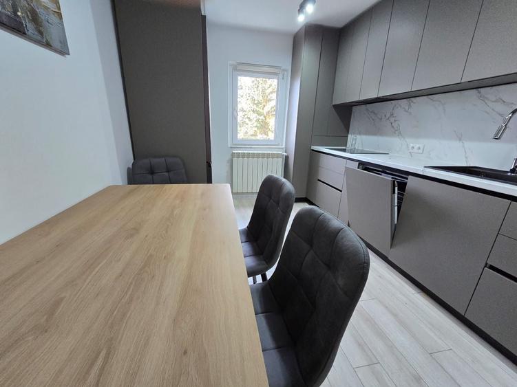 Apartament cu 4 camere decomandat, mobilat în Zorilor