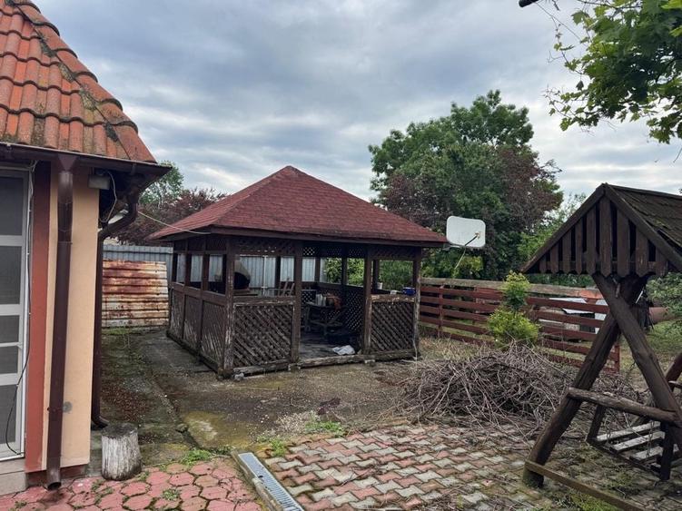 Casă cu 4 camere în Izvoru