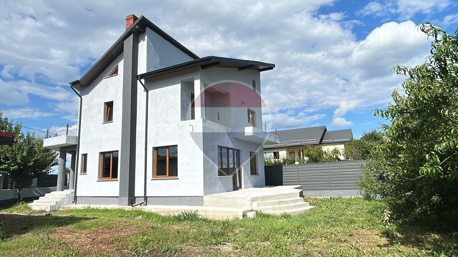 Casă individuală cu 5 camere cu Teren 570 Mp în Săftica