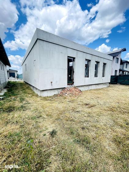 Casă cu 3 camere cu Teren 300 Mp în Sânmartin