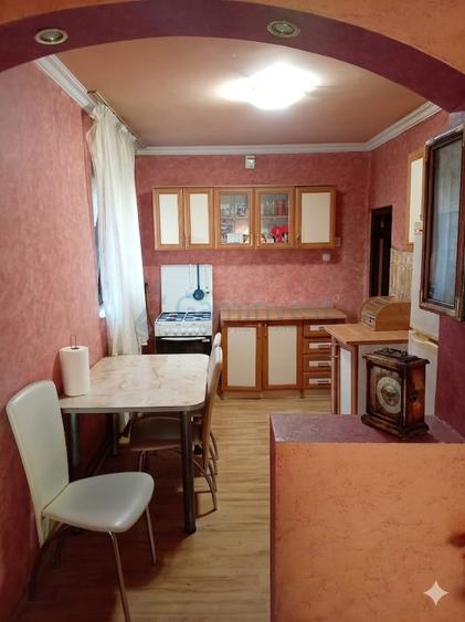 Casă individuală cu 5 camere cu Canalizare în Episcopia Bihorului