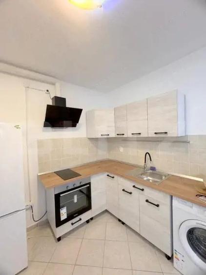 Cladire multifunctionala, pensiune plus casa, parcari private - 9