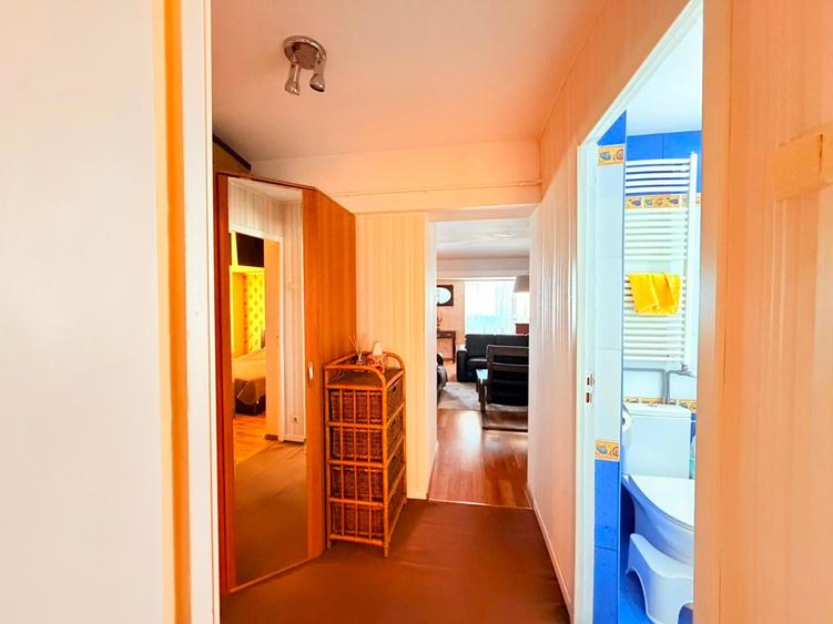 Apartament cu 4 camere decomandat în Nicolina