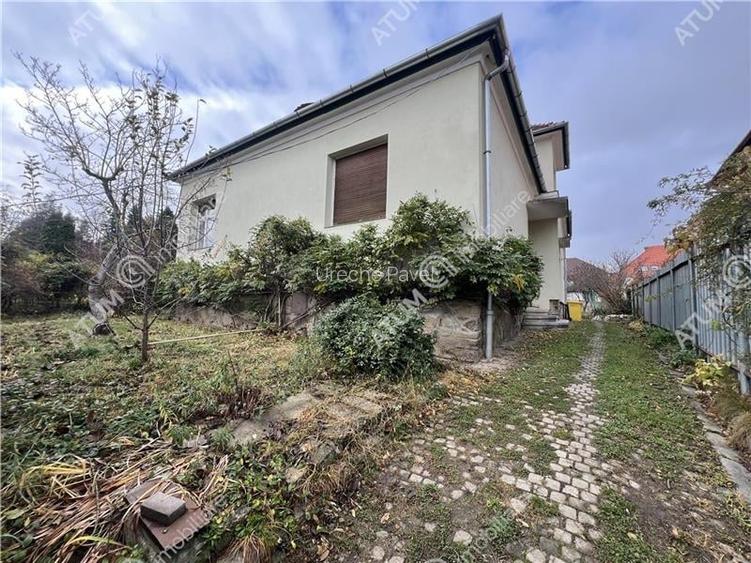 Casa individuala cu 4 camere si teren 900 mp zona Calea Poplacii