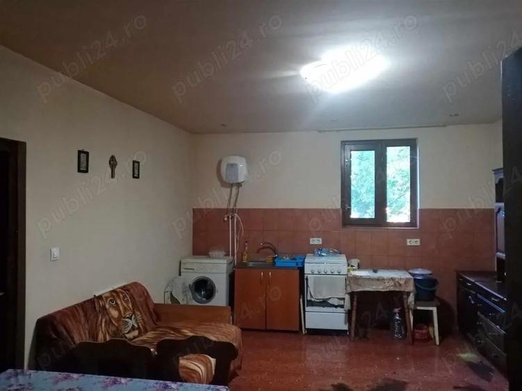 Casa complet renovata ?i utilata Varzarii de Jos (2 km de Va?cau) + Teren agricol inclus - 4