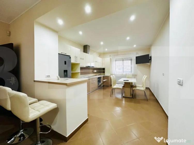 Casa spatioasa cu 5 dormitoare, doua bucatarii si teren de 1 - 10