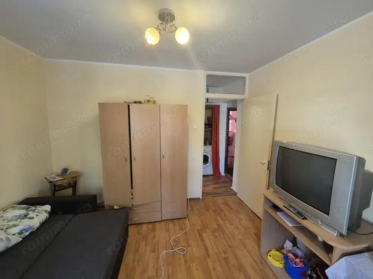 Vand apartament 3 camere Micro 4 - 9