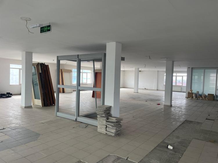 Cladire de birouri si spatii comerciale P+4E, stradal la DN1 - 14