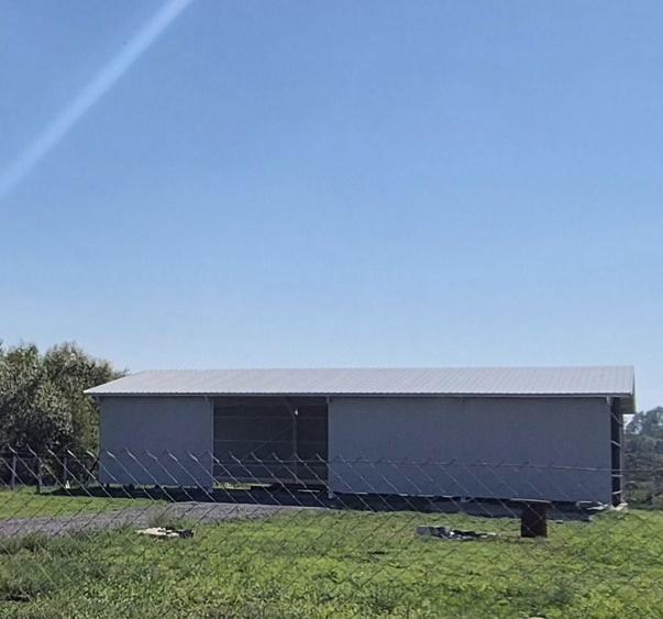 Teren cu hala metalica 300 mp - 2