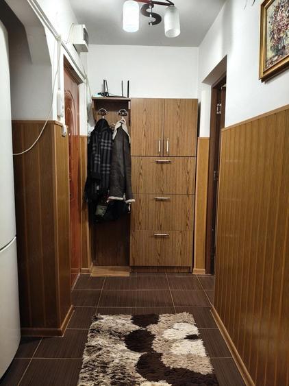 Inchiriez apartament 2 camere zona centrala - 2