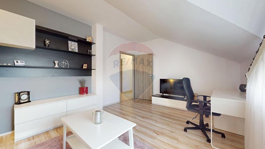 Apartament cu 2 camere de închiriat în zona Tractorul - 5