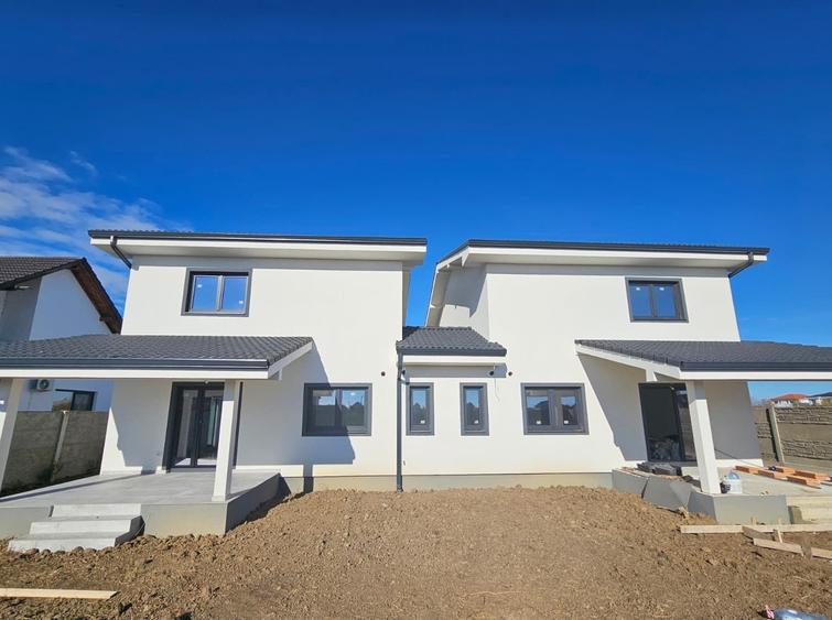 Duplex nou, P+E, 1 apartament la cheie, 1 la gri, Moșnița Veche, comision 0% - 1