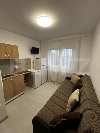 Camera de vanzare, 13mp, complet renovata, zona Tractorul - 1