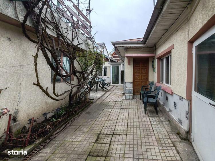 Vand casa cu 5 camere, garaj si curte proprie - cartier Salaj - 1