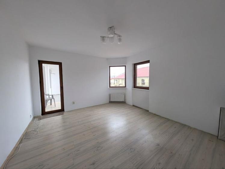 Casa nemobilata de inchiriat in Malu Rosu -ideala pentru locuit sau afacere - 7