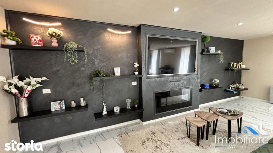 Casa / Pensiune exclusivista - Petrila (Bratianu) | 4 camere cu baie - 4