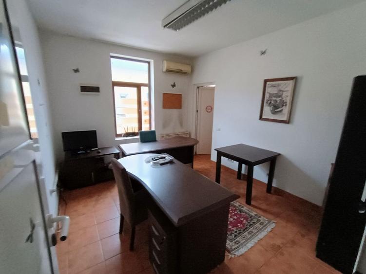 Dacia vila  utilata  pentr restaurant parter etaj curte  terasa 400`mp - 7